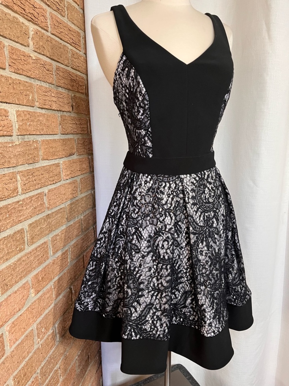 Black Lace Fit & Flare Dress Side Cutouts V-Neck Party Cocktail M/L